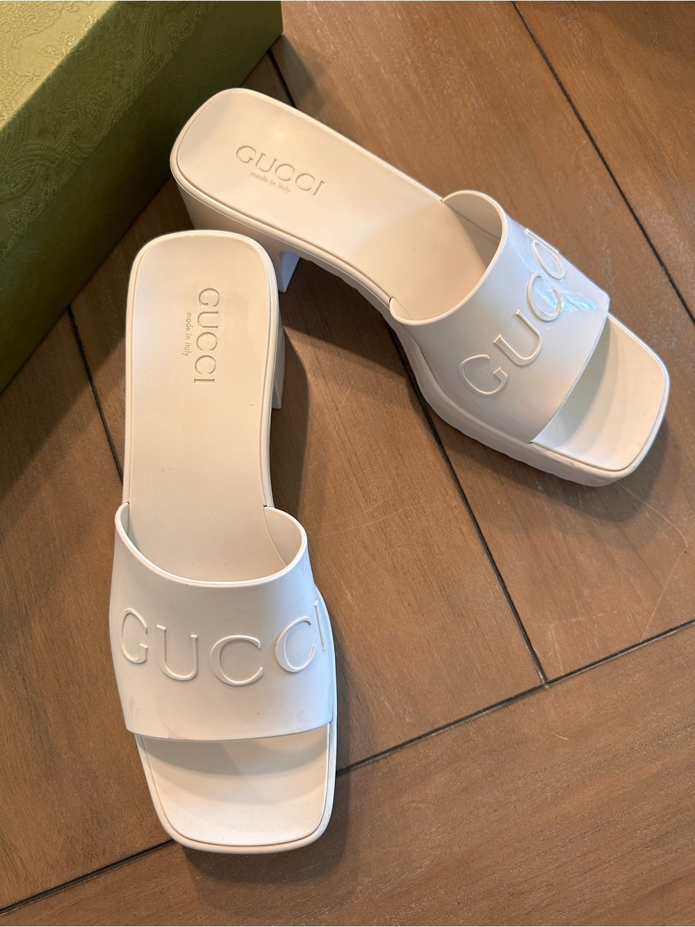 Gucci Mystic White rubber platform Slide Sandals - Picture 2 of 2